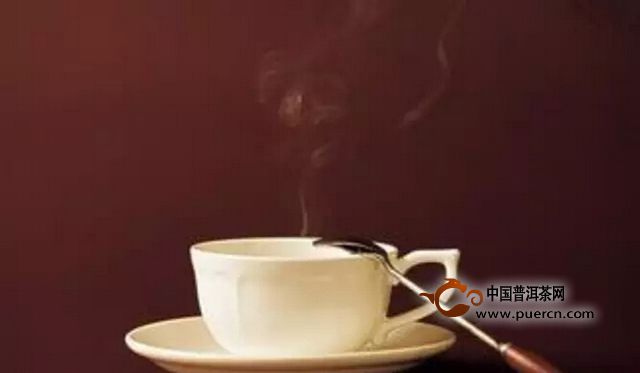 喝茶必须遵循“早、少、淡、温”这四大原则,这样才能使身体健康