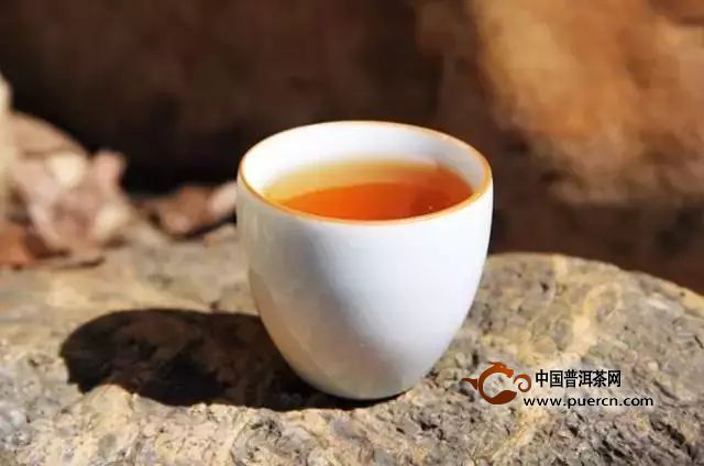 饮茶能养生,对此人们已是公认,茶叶四季皆可饮用,尤其是安化黑