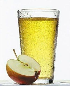 放一杯苹果汁,这样不但茶的味道好,还可以帮助你控制食欲
