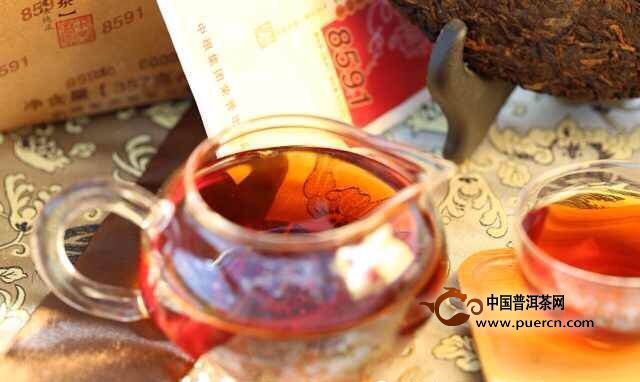冬天天寒,最适合喝普洱和红茶等全发酵茶,能把身体里偏寒的物质