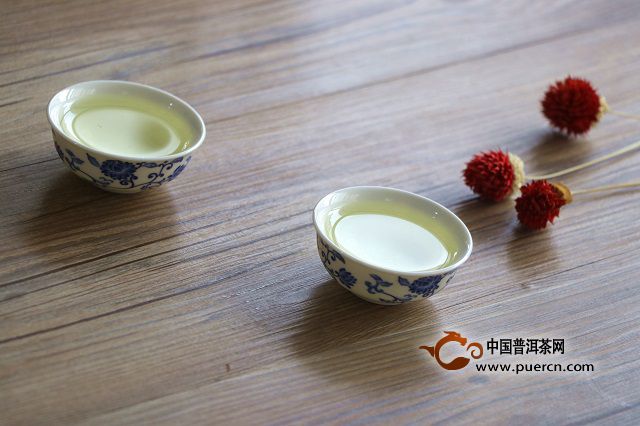白茶常被人们称为是“消炎祛火”茶,在福鼎等白茶的产区