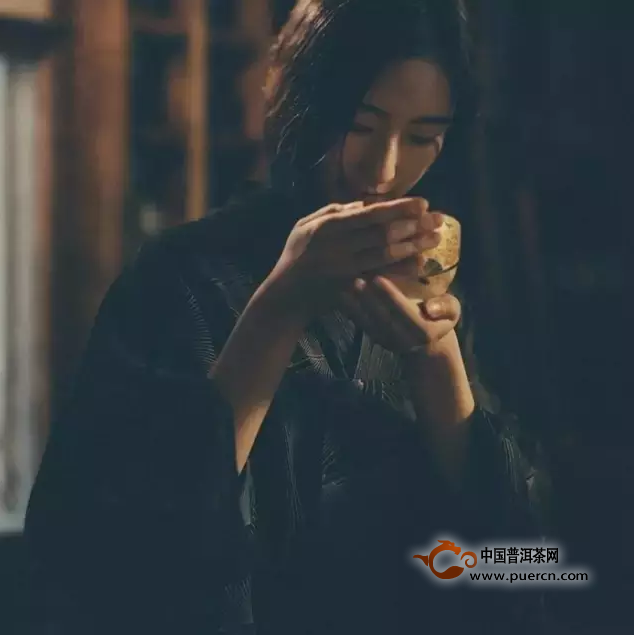 喝茶的女人最是可爱 她的身体非常健康 茶的养生功效