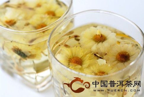 重阳节赏菊和饮菊花酒也是一个古老的习俗